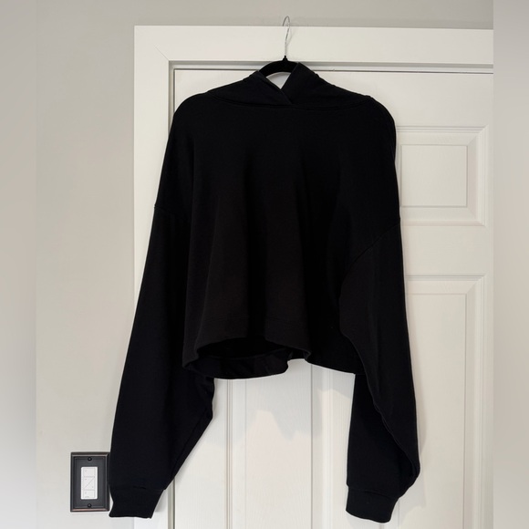 ALO Yoga Tops - Auth.✅ ALO Yoga “Bae” Crop Hoodie in “Black” Size Large🖤